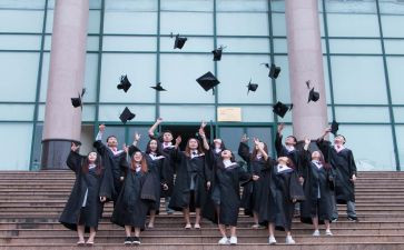 致毕业季的我们作文通用8篇