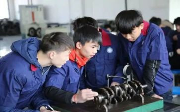 技校自我鉴定模板8篇