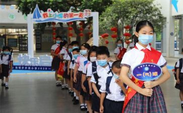 小学数学老师年度述职报告8篇